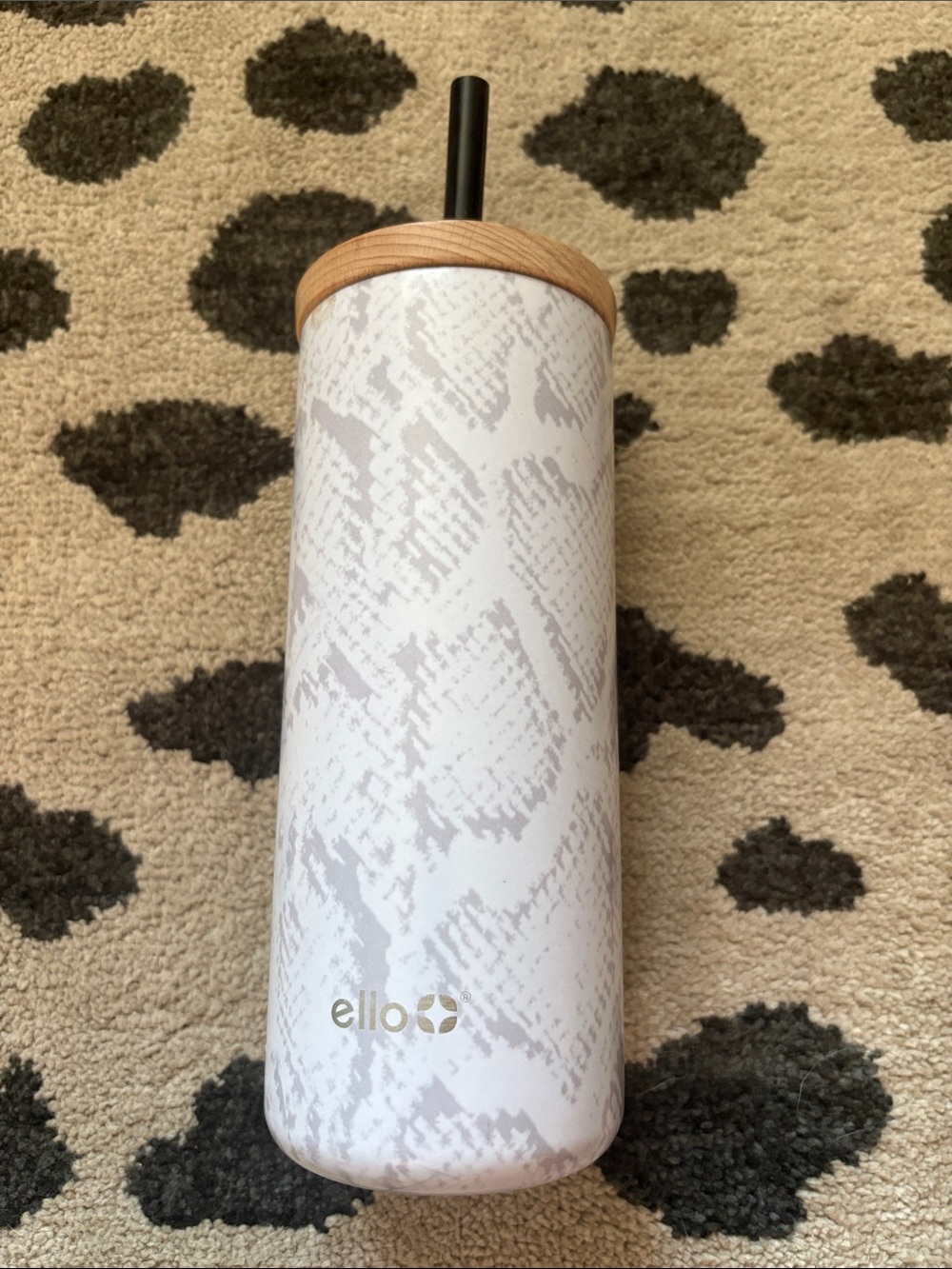 White & Light Gray Patterned Insulated Tumbler with Wood Lid Ello like new